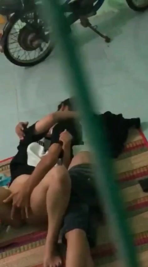 Qlen cặp đôi mới lớn phòng bên, dí theo tới tận wc
